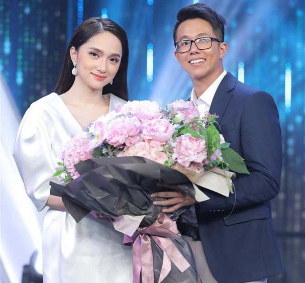 Hương Giang comeback: tình cảm vẫn mặn nồng, ngồi chung mâm đàn chị