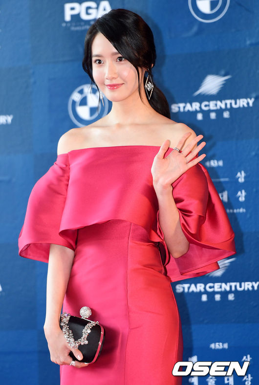 Nữ thần kín đáo Yoona khi diện váy trễ vai: Sang hết phần thiên hạ