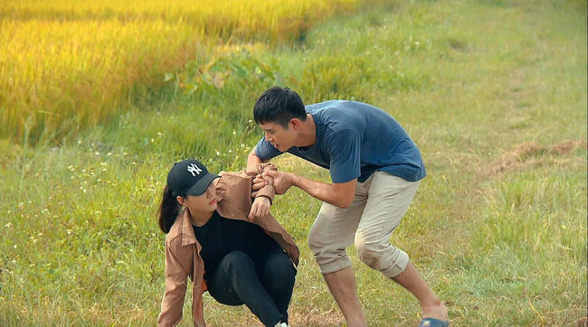 Phố Trong Làng: chàng công an đi chợ được crush chọn giúp đồ ăn