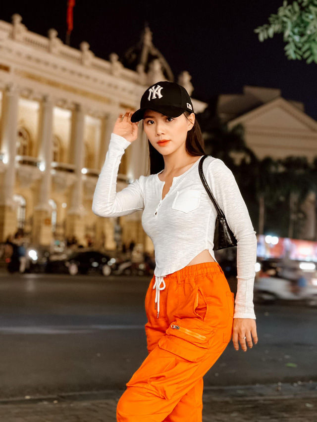Phố Trong Làng: cận nhan sắc ngoài đời thực của cô bán quạt