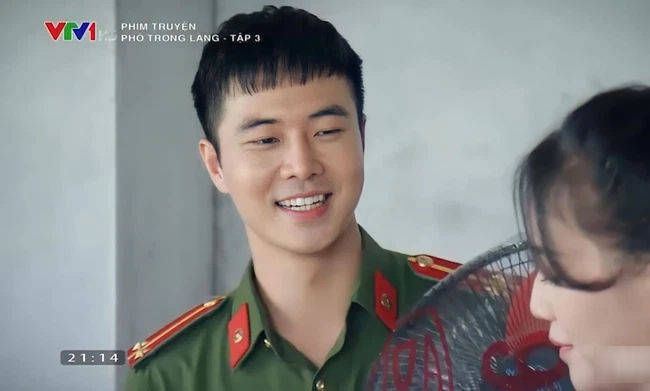 Phố Trong Làng: Chuyện tình anh công an - cô bán quạt siêu đáng yêu