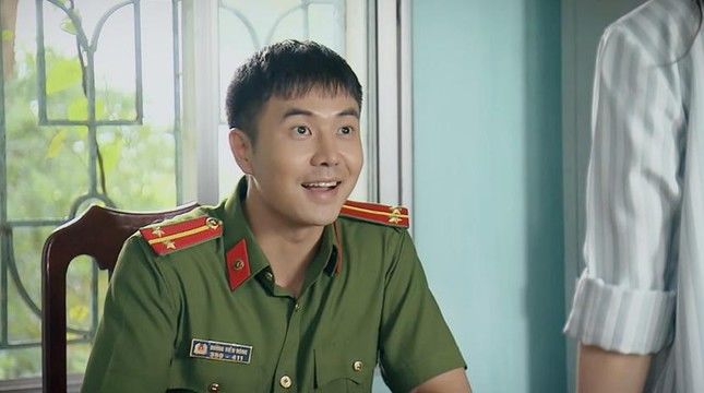 Phố Trong Làng: Chuyện tình anh công an - cô bán quạt siêu đáng yêu