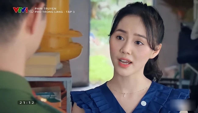 Phố Trong Làng: Chuyện tình anh công an - cô bán quạt siêu đáng yêu
