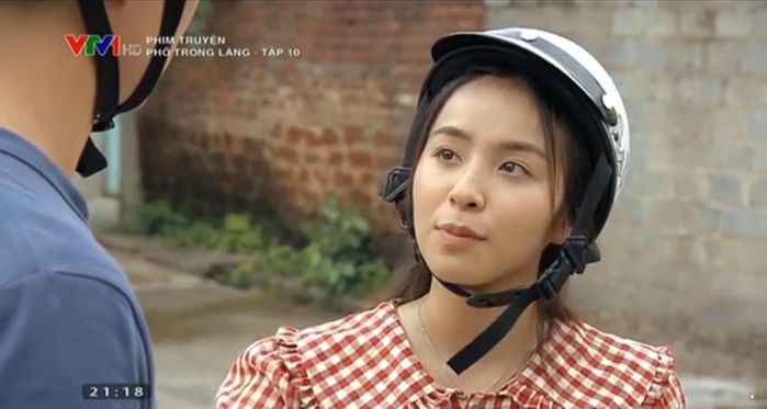 Phố Trong Làng: Cô bán quạt giả vờ dỗi và được ôm anh công an