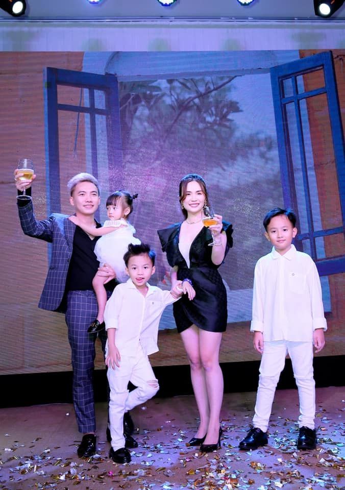 5 ca sĩ hội chợ đình đám có cuộc sống bỉm sữa được khán giả quan tâm