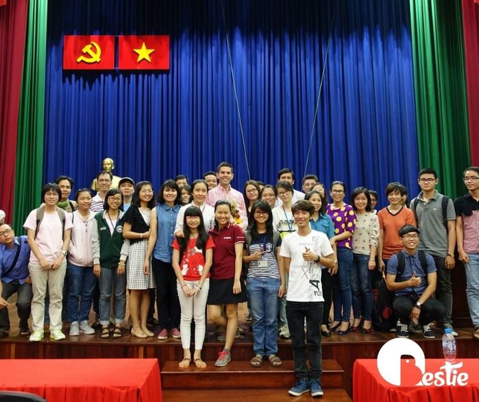 Ngày Nhà giáo Việt Nam 20/11: Giáo viên nước ngoài ở VN được tôn vinh