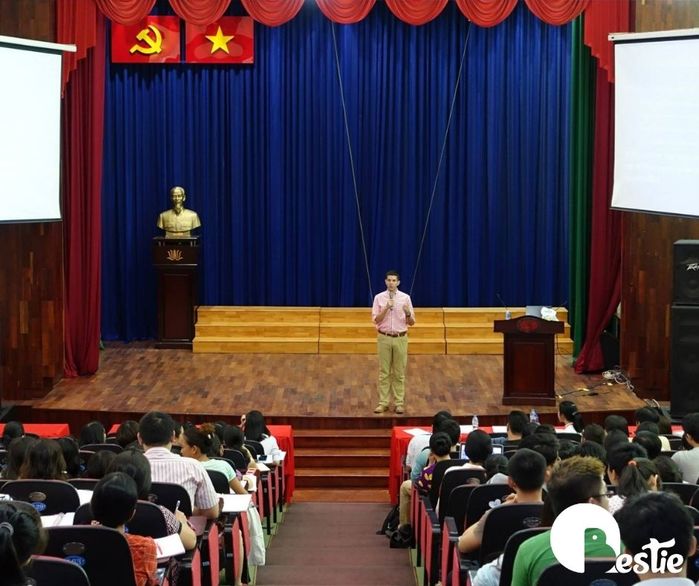 Ngày Nhà giáo Việt Nam 20/11: Giáo viên nước ngoài ở VN được tôn vinh