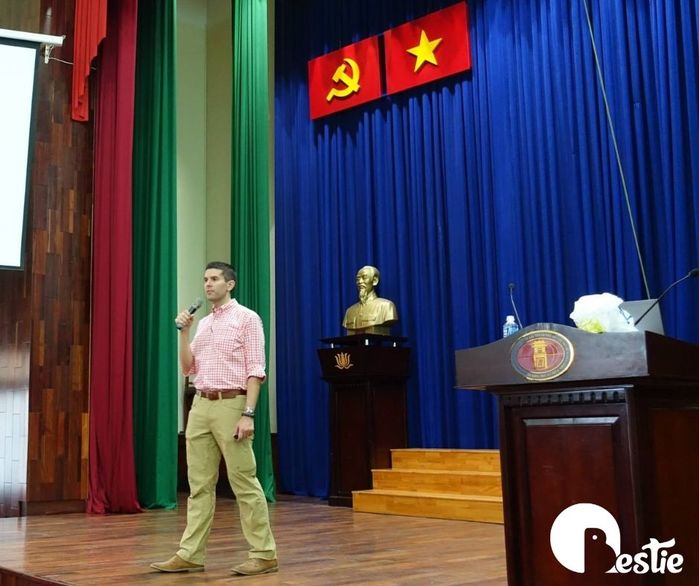Ngày Nhà giáo Việt Nam 20/11: Giáo viên nước ngoài ở VN được tôn vinh
