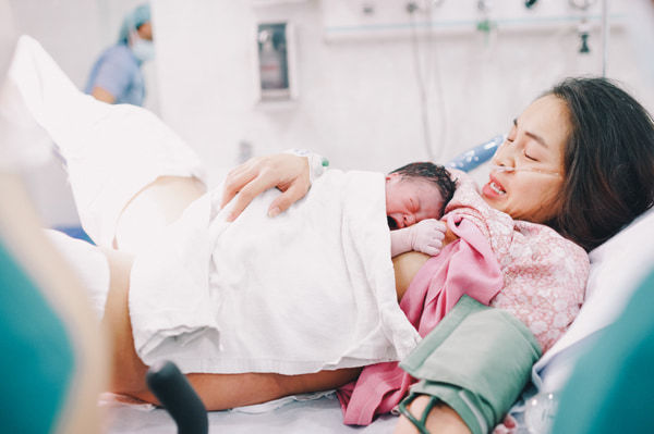 Sao chân ướt đi thi: Diễm Châu từ Á hậu đến bà mẹ 3 con quyến rũ