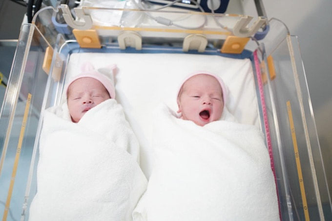 Sao chân ướt đi thi: Diễm Châu từ Á hậu đến bà mẹ 3 con quyến rũ