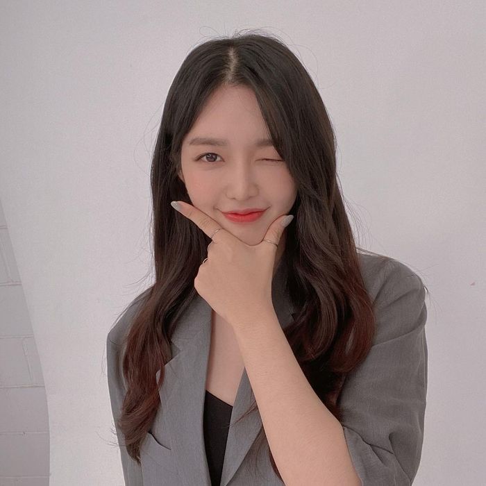 5 idol Kpop chưa thoát khỏi độc thân khiến dân tình bất ngờ
