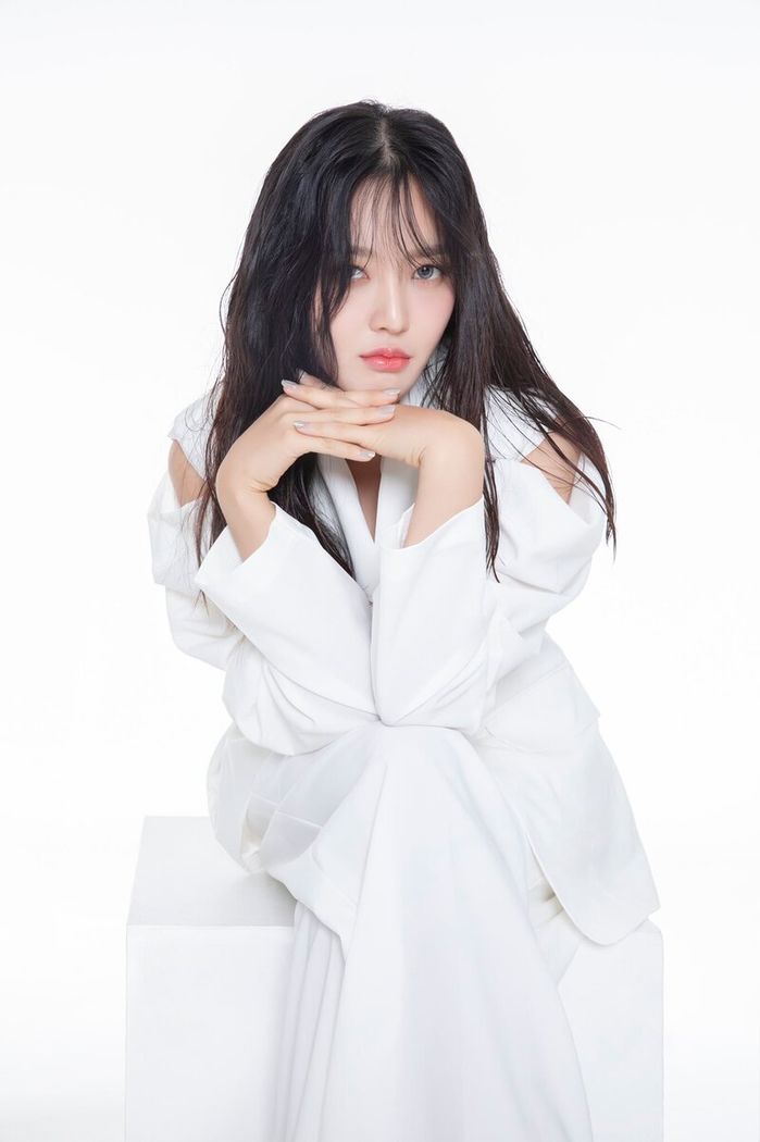 5 idol Kpop chưa thoát khỏi độc thân khiến dân tình bất ngờ