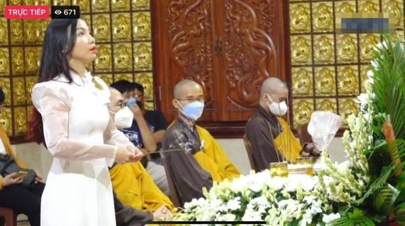 Sao Việt đến chùa hát tưởng nhớ 100 ngày mất của Việt Quang