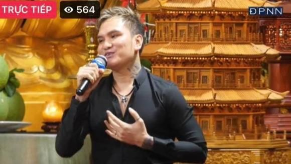 Sao Việt đến chùa hát tưởng nhớ 100 ngày mất của Việt Quang