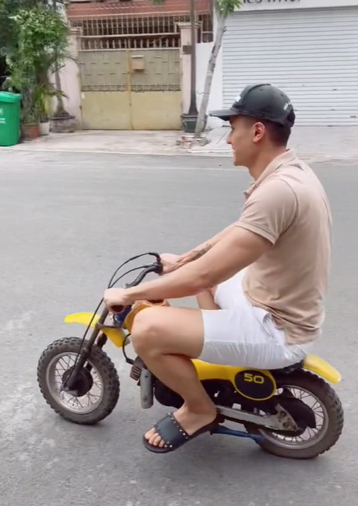 Dàn sao Việt khoảng khắc trở về ngày bé với những chiếc xính lô