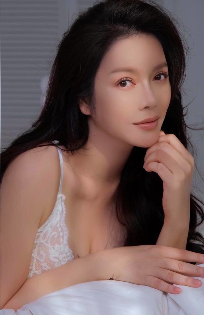 Sao Việt không cùng chiến tuyến Ngọc Trinh: Lily Chen làm lớn chuyện