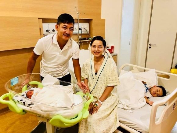 Sao Việt sinh một lèo 3 con: cực 1 lần cho xong, lấy lại nhan sắc sau