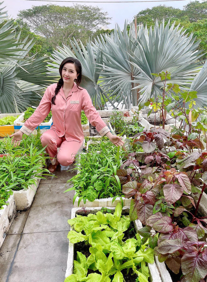 Sao Việt trồng rau trong biệt thự: Bảo Thy làm dâu hào môn cực khéo