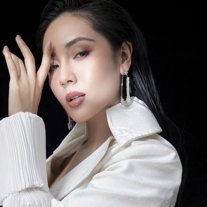 Sao Việt giàu to khi giá vàng đạt mốc 61 triệu: Phương Linh 188 cây