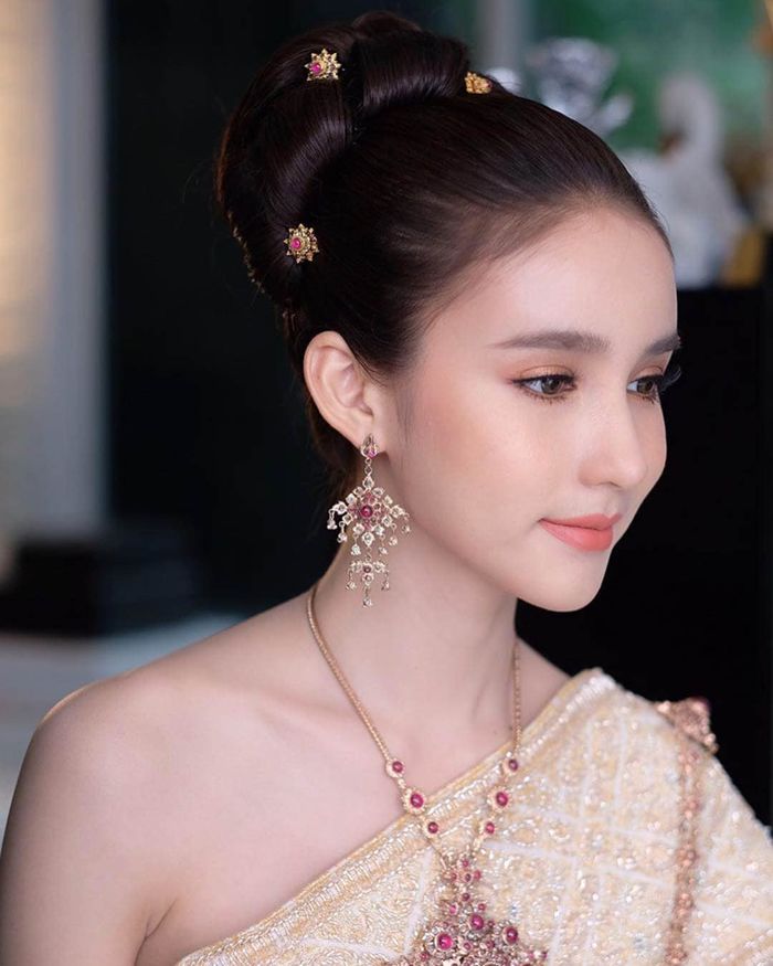 Hoa hậu chuyển giới Thái Lan - Yoshi Rinrada sau 3 năm khám nghĩa vụ