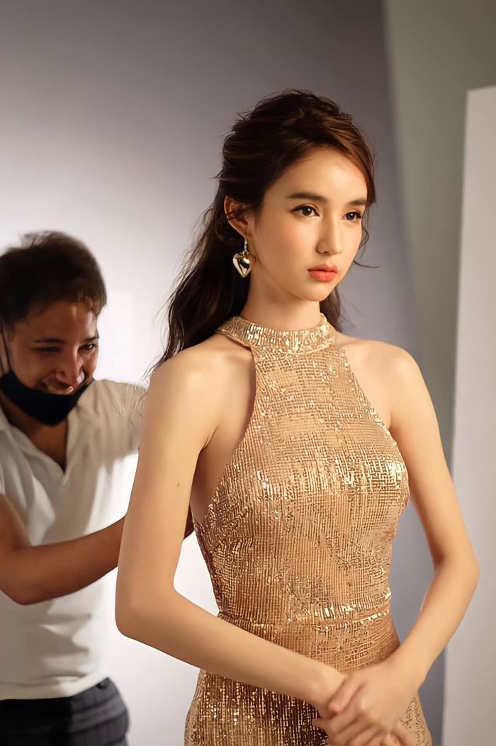 Hoa hậu chuyển giới Thái Lan - Yoshi Rinrada sau 3 năm khám nghĩa vụ