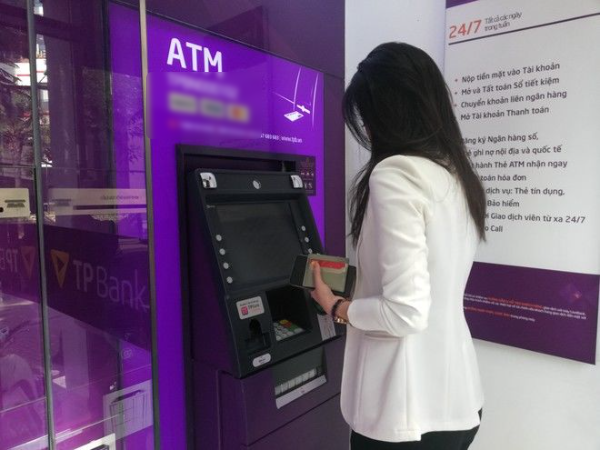 Thẻ ATM công nghệ từ giao dịch như thế nào sau 31/12/2021?