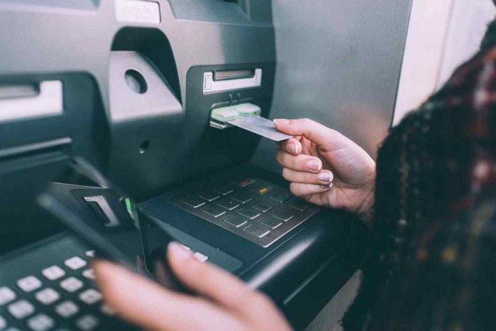 Thẻ ATM công nghệ từ giao dịch như thế nào sau 31/12/2021?
