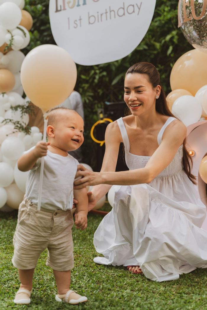 Sinh nhật Leon - Lisa, Kim Lý và Subeo gây chú ý: họ thương nhau lắm