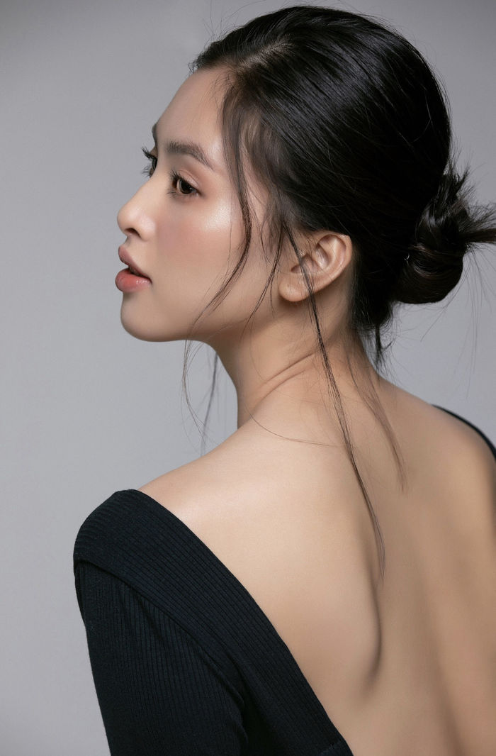 Nhan sắc của Trần Tiểu Vy thế nào mà được ví ngang ngửa Song Hye Kyo?
