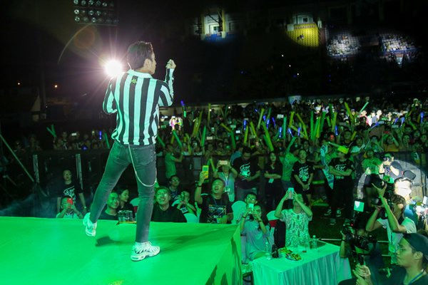 Sơn Tùng ghé thăm Nhật Bản chiều fan luôn: ai mà không yêu