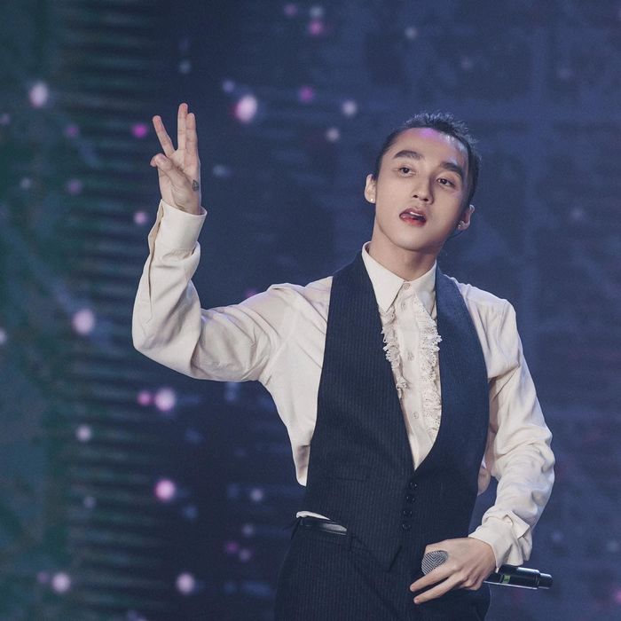 Sơn Tùng ghé thăm Nhật Bản chiều fan luôn: ai mà không yêu