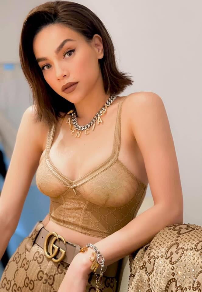 Hồ Ngọc Hà diện set đồ 450 triệu hội ngộ sao Việt