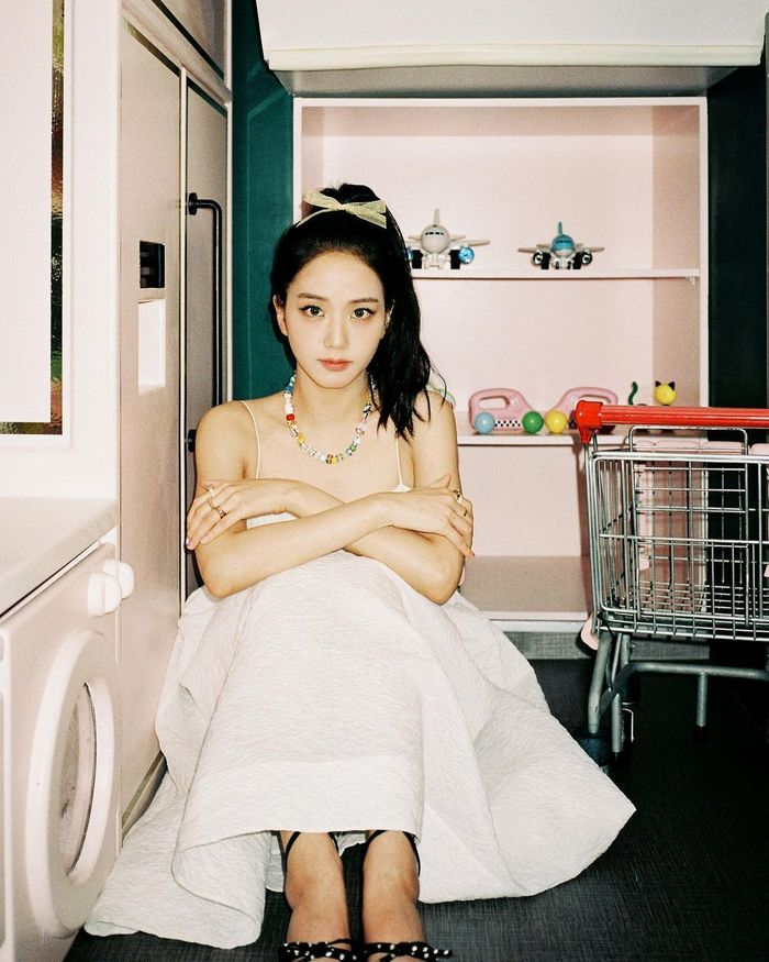 Thời pre-debut Jisoo đã hầm hố bảo sao cosplay Lisa ngon ơ