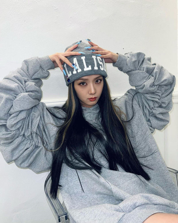 Thời pre-debut Jisoo đã hầm hố bảo sao cosplay Lisa ngon ơ