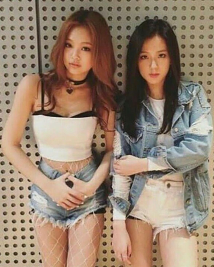 Thời pre-debut Jisoo đã hầm hố bảo sao cosplay Lisa ngon ơ