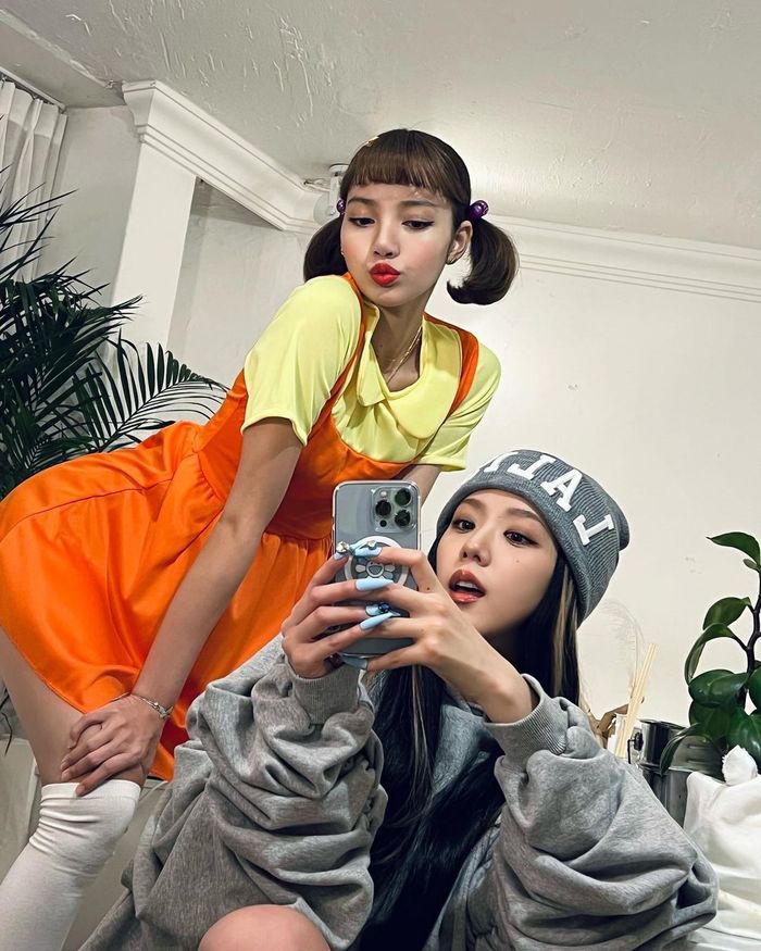 Thời pre-debut Jisoo đã hầm hố bảo sao cosplay Lisa ngon ơ