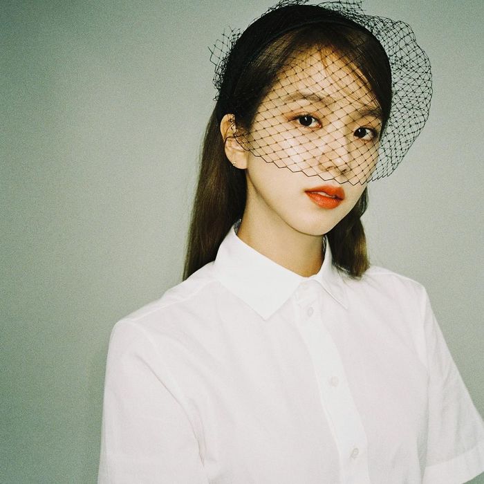 Thời pre-debut Jisoo đã hầm hố bảo sao cosplay Lisa ngon ơ