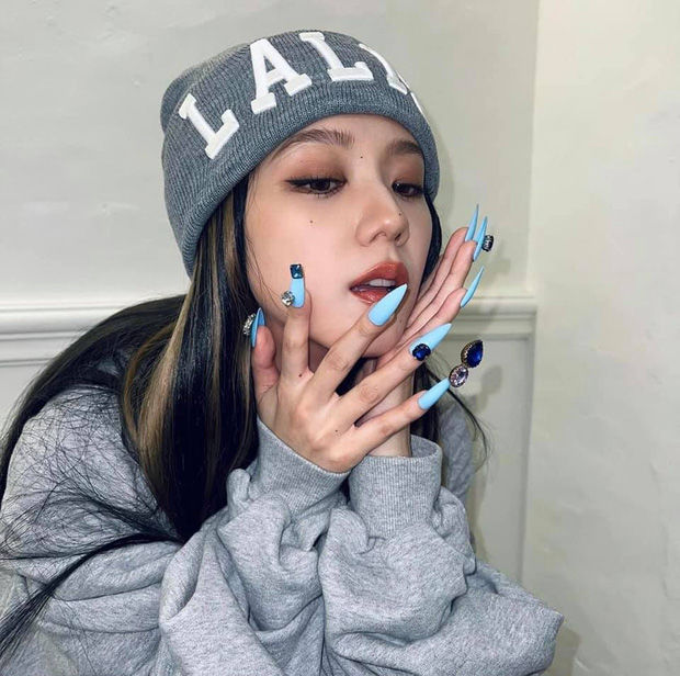 Thời pre-debut Jisoo đã hầm hố bảo sao cosplay Lisa ngon ơ