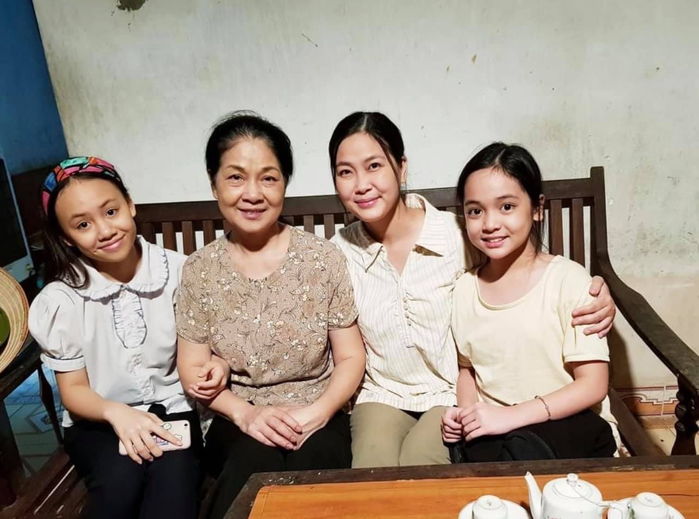 Thương Ngày Nắng Về: Chu Diệp Anh và dàn diễn viên như người nhà