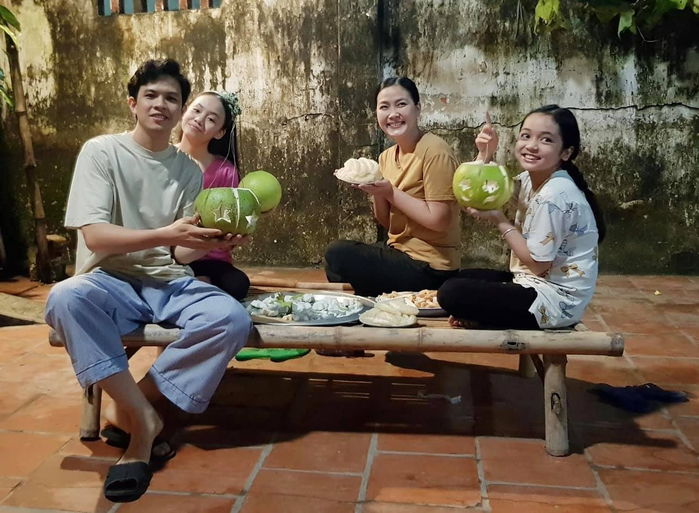 Thương Ngày Nắng Về: Chu Diệp Anh và dàn diễn viên như người nhà