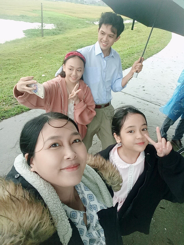 Thương Ngày Nắng Về: Chu Diệp Anh và dàn diễn viên như người nhà
