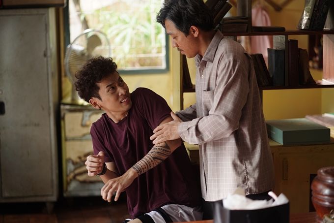 Trấn Thành lần đầu làm đạo diễn đã oanh tạc mọi giải thưởng