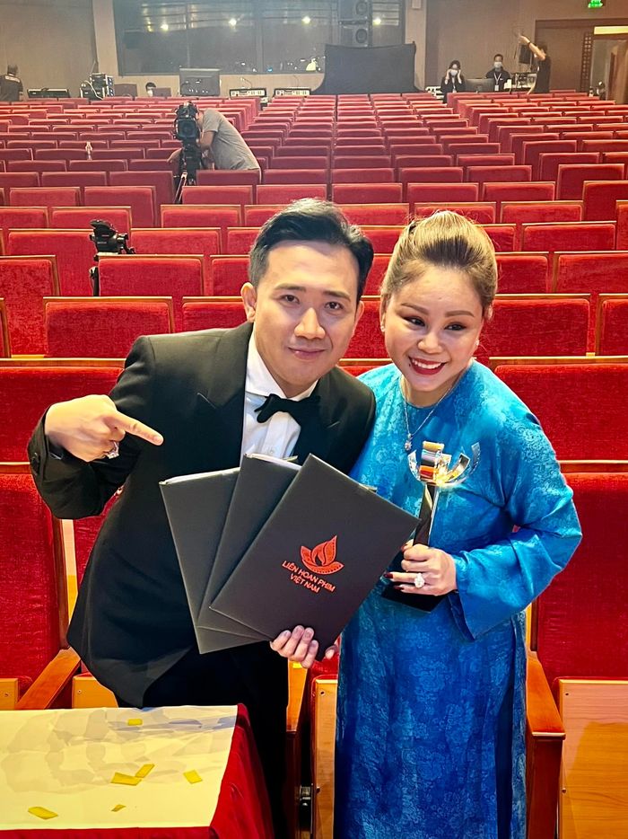 Trấn Thành lần đầu làm đạo diễn đã oanh tạc mọi giải thưởng