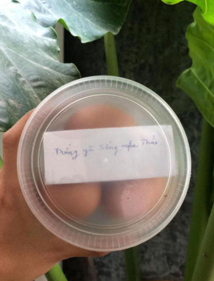 Trứng bố đã luộc rồi con dậy ăn đi nhé: mảnh giấy nhỏ, tình yêu to