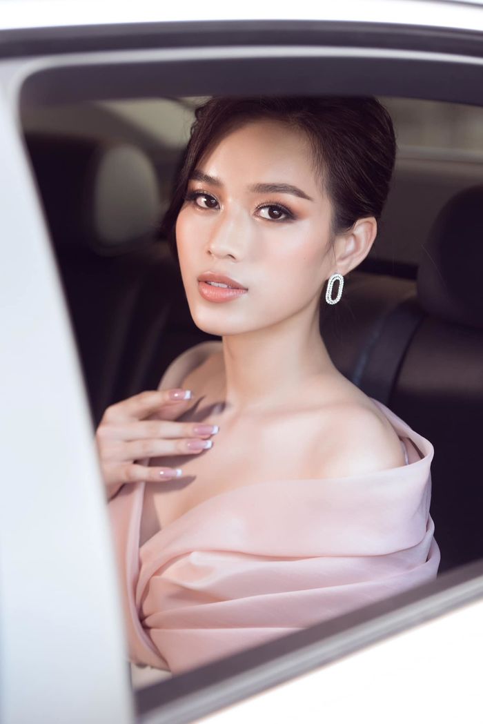Trước thềm Miss World, Đỗ Thị Hà ghi điểm với loạt váy đầy ý nghĩa