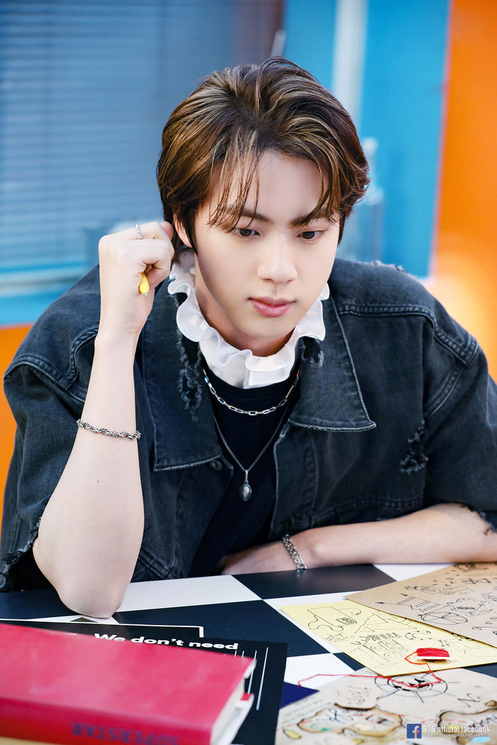 V (BTS) gia nhập hội phú ông sở hữu Black Card chỉ 1000 người có