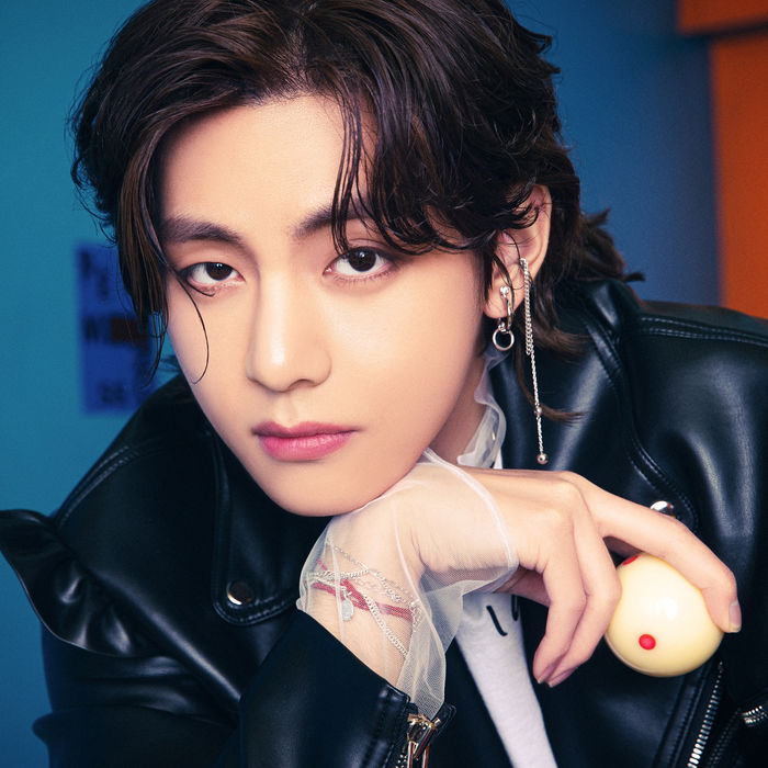 V (BTS) gia nhập hội phú ông sở hữu Black Card chỉ 1000 người có