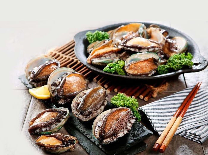 Cô gái ăn hết 100 con bào ngư ở quán buffet bị chủ quán hỏi xoáy