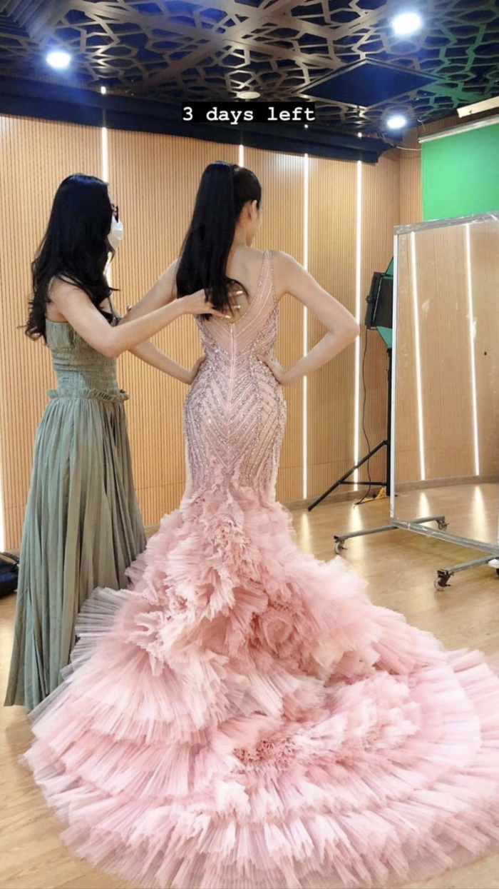 Váy thi Miss World của Đỗ Thị Hà được chỉnh lại trước 4 ngày lên đường