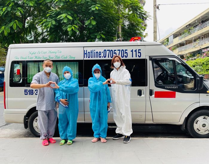 Việt Hương giàu sang cả làng được nhờ: quản lý còn được tặng xe sang